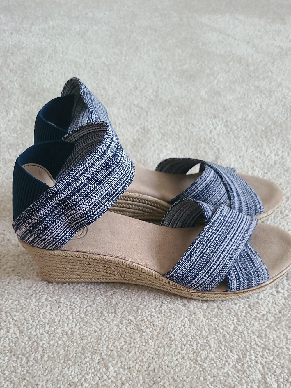 White Mountain comfort wedge sandals blue woven espadrille size 9 EUC